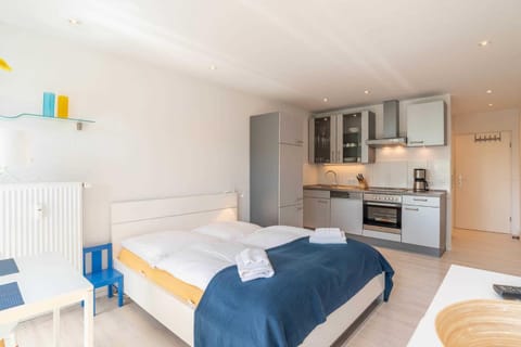 Bed, Kitchen or kitchenette, Photo of the whole room, pet friendly, stove