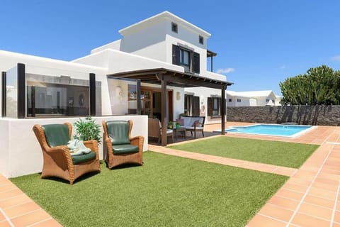 Property building, Patio, Garden, Swimming pool