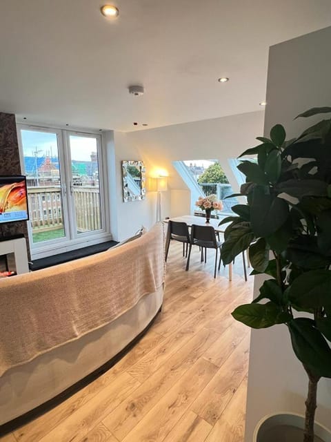 Stunning Luminous Penthouse/ 2Beds 2Baths Appartamento in Bournemouth