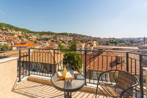 Balcony/Terrace, City view