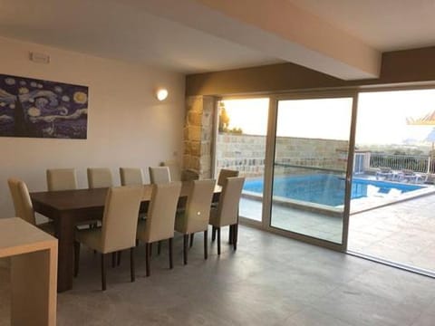 Villa Mercury Chalet in Marsaskala