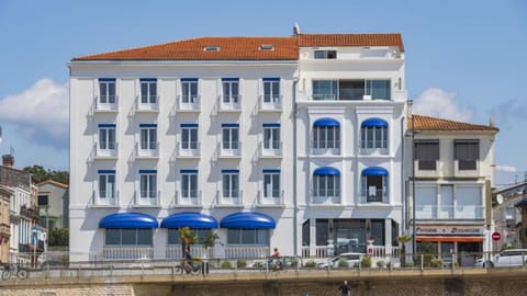 CERISE Royan - Le Grand Hôtel de la Plage Hotel in Vaux-sur-Mer