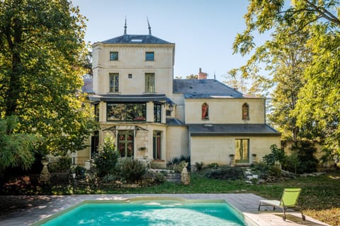 Property building, Garden, Swimming pool