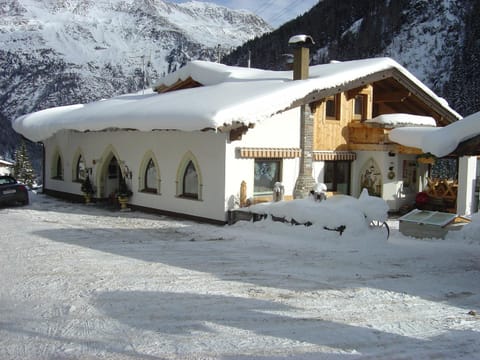 Facade/entrance, Winter