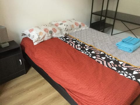 3 chambres en lit double, 6 personnes, dans appartement entièrement rénové, 70 m2 , WIFI,Climatisation, très calme , tout équipé,lit bébé Apartment in Clermont-Ferrand