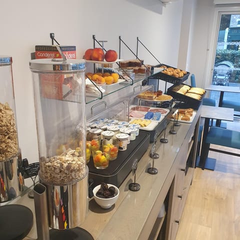 Property building, Buffet breakfast