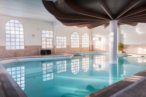 Sauna, Steam room, Swimming pool