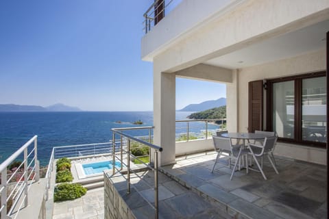 Property building, Patio, Day, Natural landscape, View (from property/room), Balcony/Terrace, Dining area, Mountain view, Pool view, Sea view, Swimming pool, sunbed