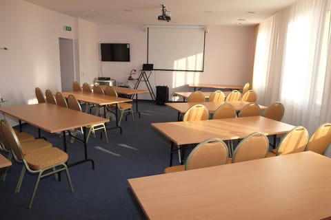 Meeting/conference room