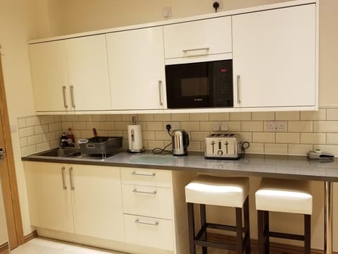 London Luxury Apartments 1min walk from Underground, with FREE PARKING FREE WIFI Condominio in Ilford