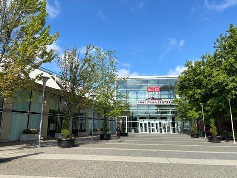 Coquitlam center, 2 bedroom suite, walking to skytrain House in Port Coquitlam