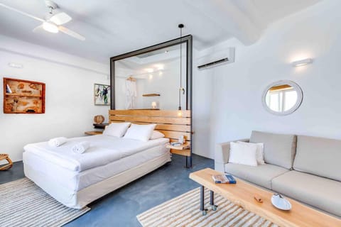 Skiff - Transformed studio on the water's edge Apartment in Chania