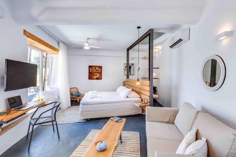 Skiff - Transformed studio on the water's edge Apartment in Chania