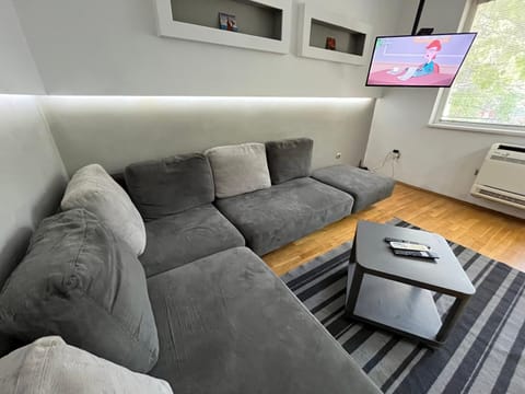 Communal lounge/ TV room, TV and multimedia, Living room, Seating area