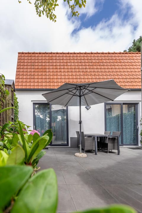 Property building, Facade/entrance, Balcony/Terrace