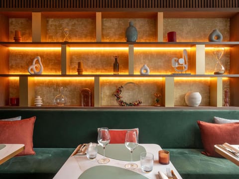 Property building, Restaurant/places to eat