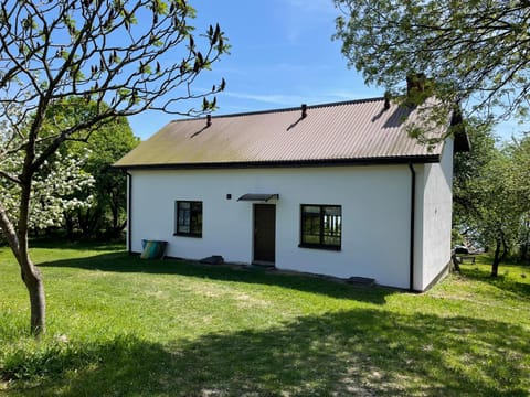 Property building, Spring, Day, Natural landscape, Garden, Garden view