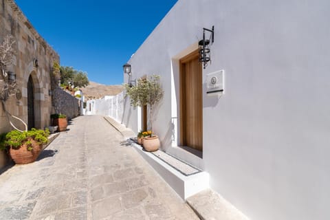 Property building, Day, Neighbourhood, Street view