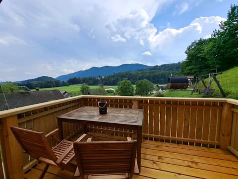 View (from property/room), Balcony/Terrace, Mountain view