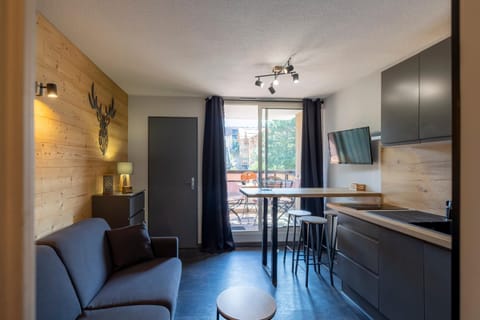 Kitchen or kitchenette, Living room, Dining area