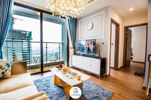 luxury Serviced Apartment Vinhomes Metropolis Premium Condo in Hanoi