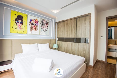 luxury Serviced Apartment Vinhomes Metropolis Premium Condo in Hanoi