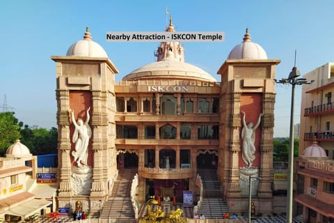 Capital O Peaceful Stays Near ISKCON Temple Noida Hôtel in Noida