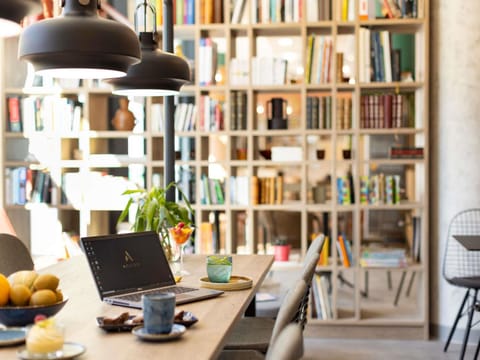 Property building, Seating area