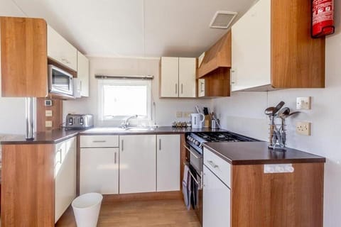 Kitchen or kitchenette, minibar, pet friendly, stove