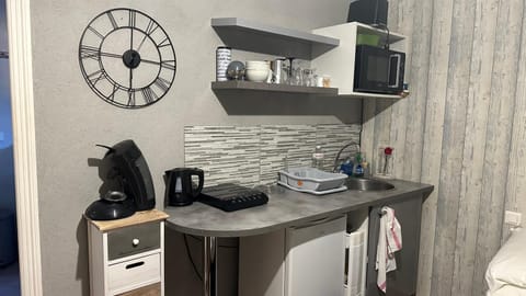 studio indépendant dans villa avec piscine jacuzzi House in Vidauban