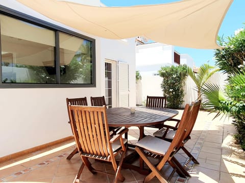 Patio, BBQ facilities, Balcony/Terrace, Seating area, Dining area