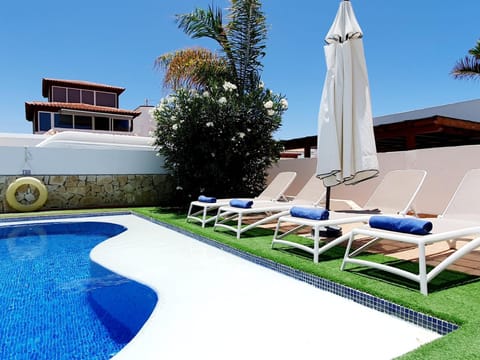 Balcony/Terrace, Swimming pool, sunbed