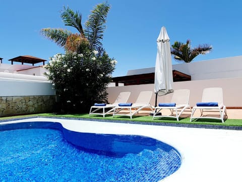 Garden, Balcony/Terrace, Swimming pool, Swimming pool, sunbed