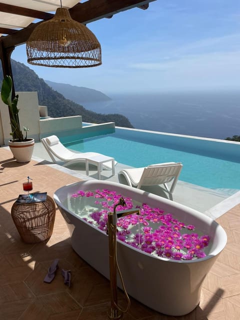 Patio, Day, Natural landscape, Hot Tub, View (from property/room), Balcony/Terrace, Mountain view, Pool view, Sea view, Swimming pool, sunbed