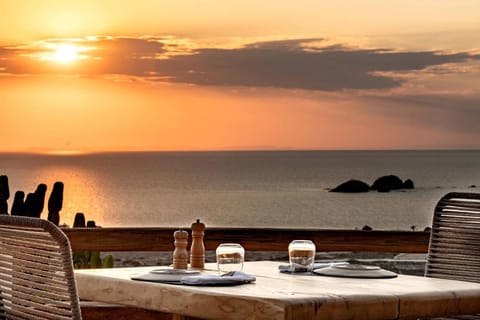 Natural landscape, Food and drinks, Dining area, Sea view, Sunrise, Sunset