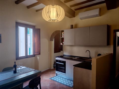 Kitchen or kitchenette, oven