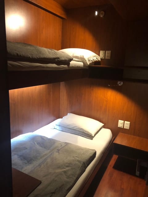 Onkel Inn Airport Sleepbox Capsule hotel in La Paz