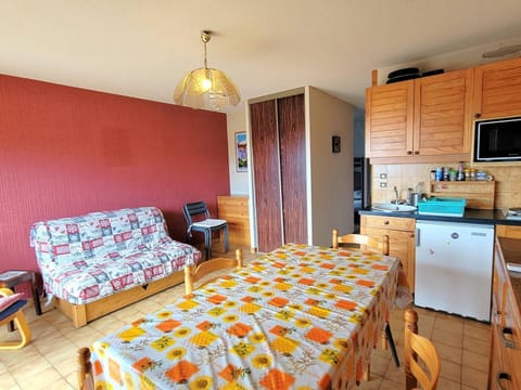 Appartement cosy 5 pers, terrasse sud, parking, proche station, animaux acceptés - FR-1-393-127 Apartment in Provence-Alpes-Côte d'Azur