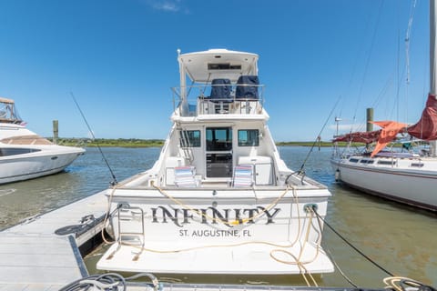 Infinity Yacht in Downtown St Augustine Barca ormeggiata in Saint Augustine