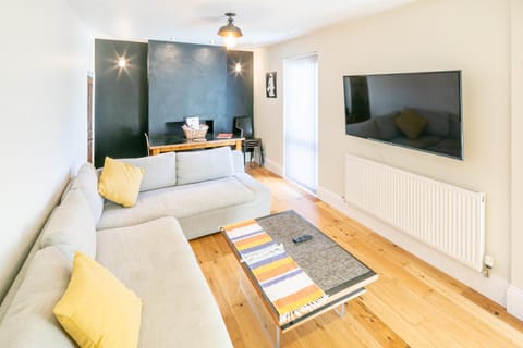 The Railway Inn - 3 Bedrooms Condo in Aylesbury Vale