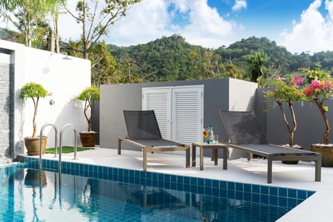 Swimming pool, Swimming pool