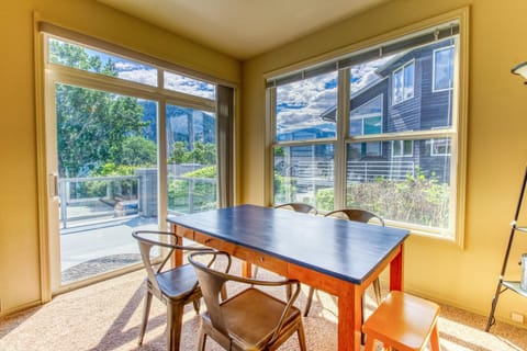 Beaches and Breezes on Wapato - 4 Bed 4 Bath Vacation home in Wapato Point House in Manson