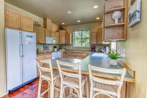 Beaches and Breezes on Wapato - 4 Bed 4 Bath Vacation home in Wapato Point House in Manson
