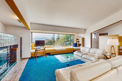 Green Vale Getaway - 2 Bed 2 Bath Vacation home in Sea Ranch House in Sonoma County