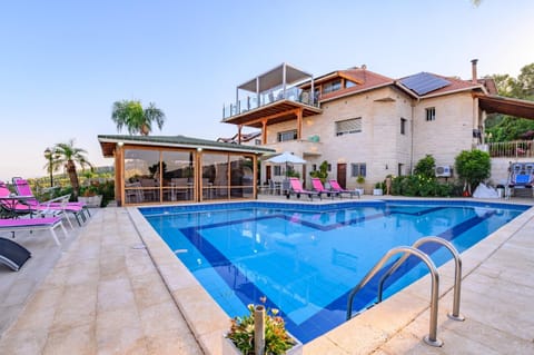 Property building, Patio, Day, Pool view, Swimming pool, sunbed