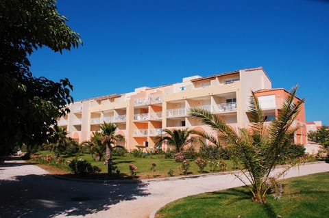 Vacancéole - Résidence Le Palmyra Golf Apartment hotel in Agde