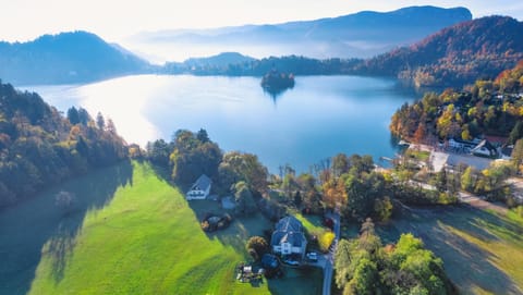 Nearby landmark, Natural landscape, Bird's eye view, View (from property/room), Lake view, Lake view, Landmark view, Mountain view