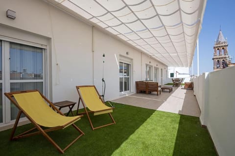 Triana Deluxe Skyview Apartment in Seville