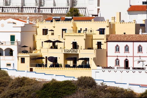 Castelo Guest House Bed and Breakfast in Carvoeiro