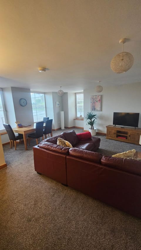 Modern 1 bed Apartment close to Campbeltown Apartment in England